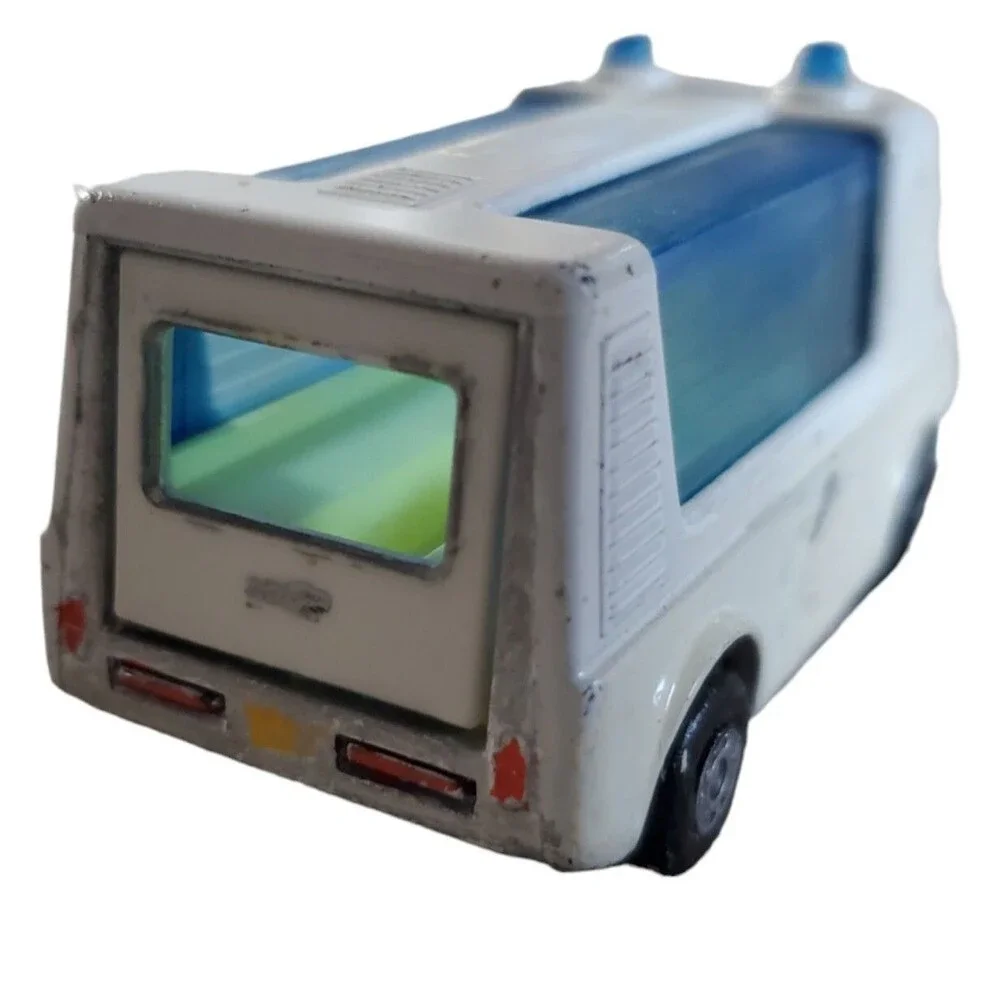 Fetcha Car Toy Ambulance Car Matchbox Superfast Stretcha No 46 Lesney FLAWS